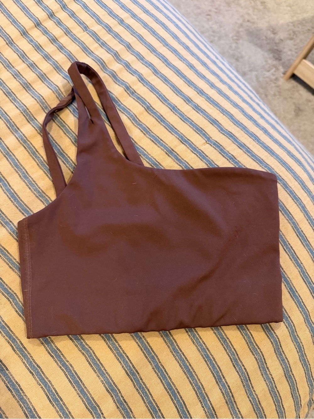 Girlfriend Collective BROWN Uma One-Shoulder Bra